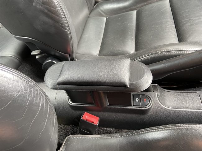 black padded armrest Audi TT 8n