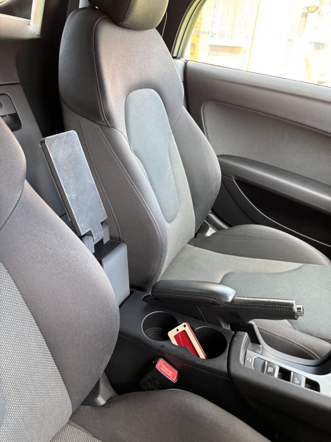 Arm raised for Audi 8J